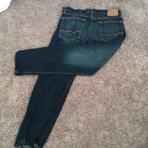 American Eagle men’s jeans